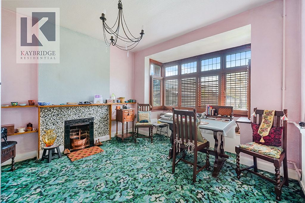 Property photo 3 of 10 The Warren, Worcester Park - Kt4 7Dh