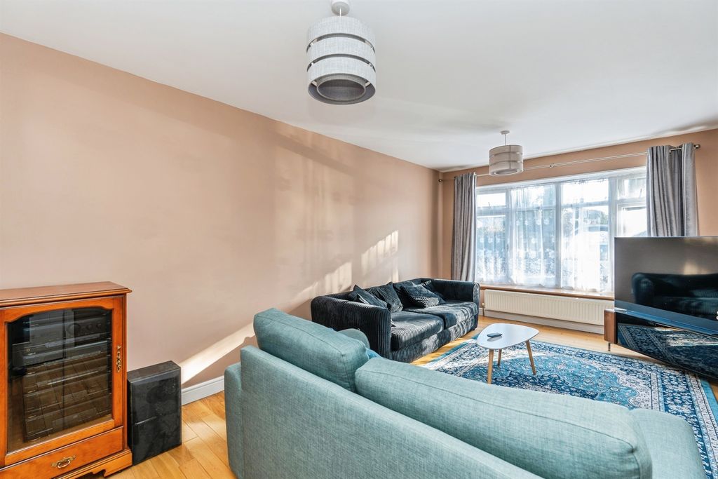 Property photo 3 of 14