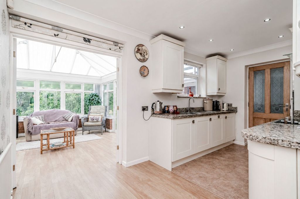 Property photo 2 of 31