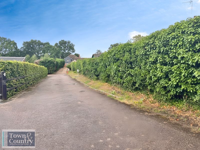 Property photo 1 of 23 Conifer Close