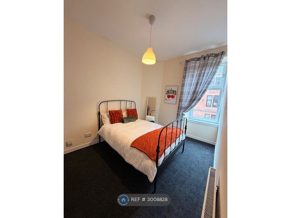 Property photo 3 of 11 Room 3