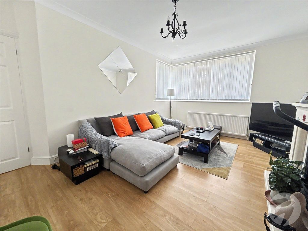 Property photo 3 of 23 Picture No. 06