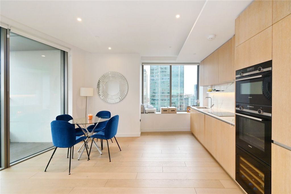 Property photo 3 of 15 Kitchen/Dining