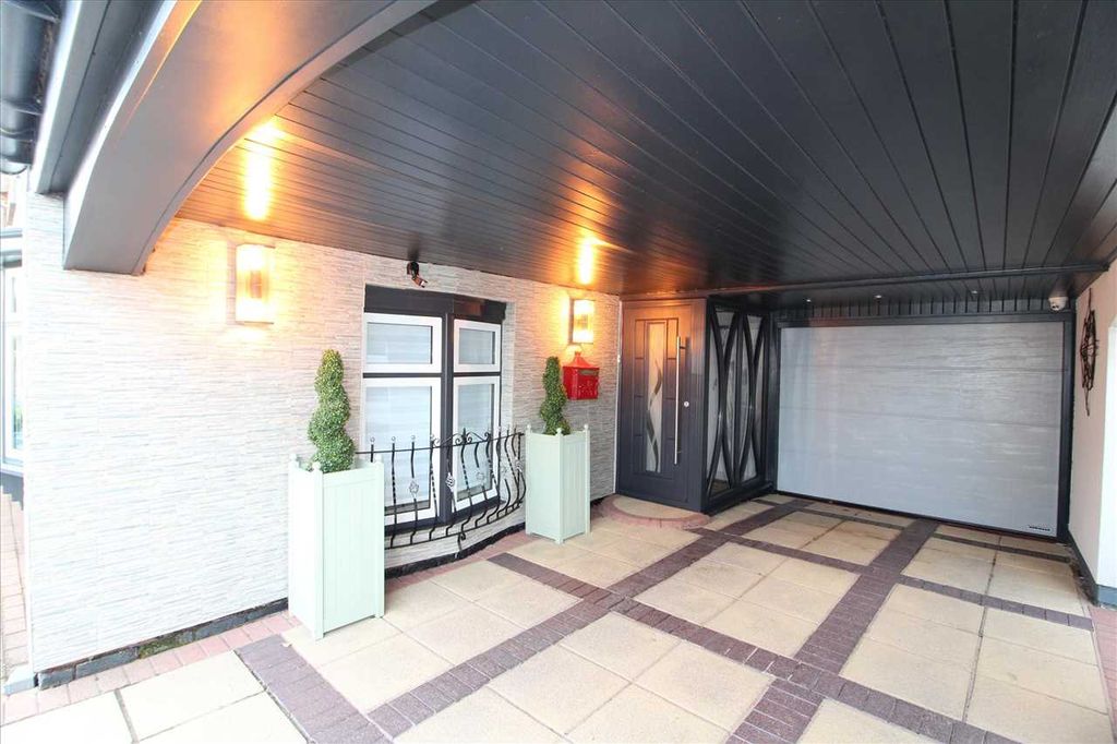 Property photo 3 of 33 Car Port