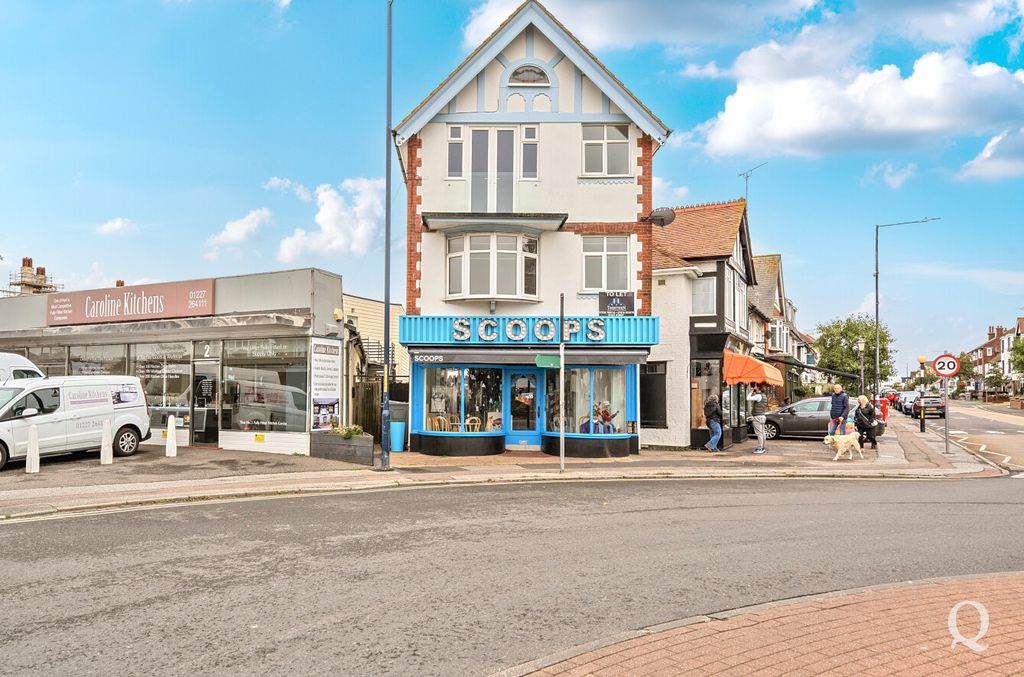 Property photo 1 of 12 F0F0d058-Ede2-4De...