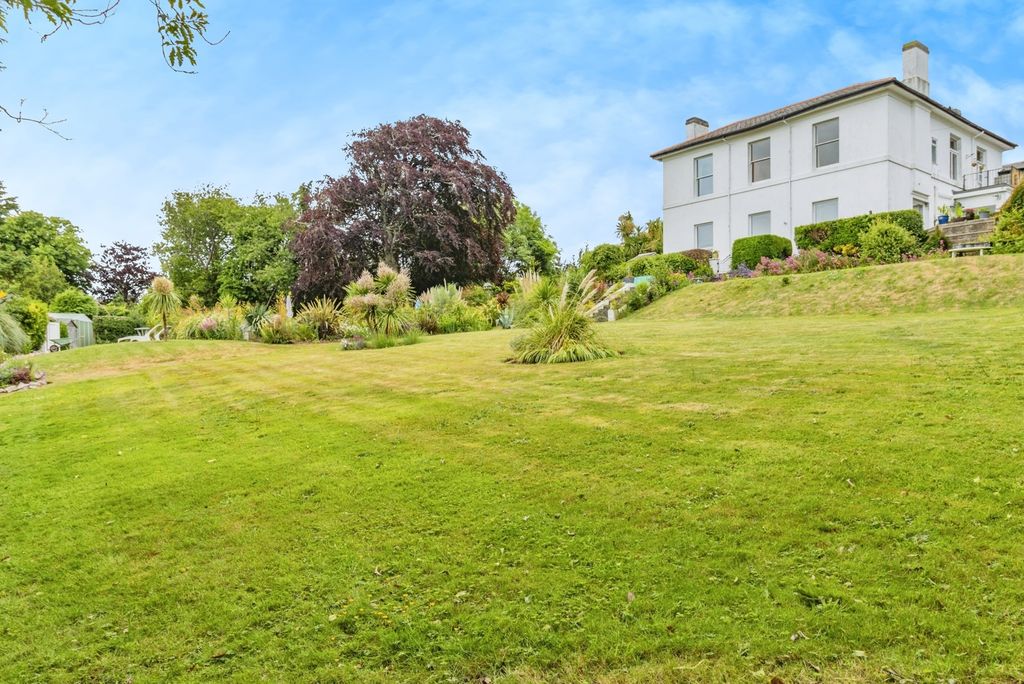 Property photo 2 of 16 Photo