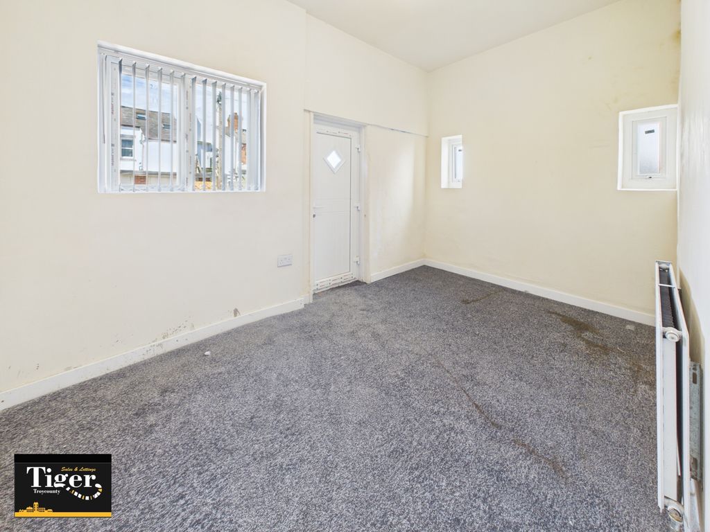 Property photo 3 of 14 Cam01931G0-Pr0363-Still002