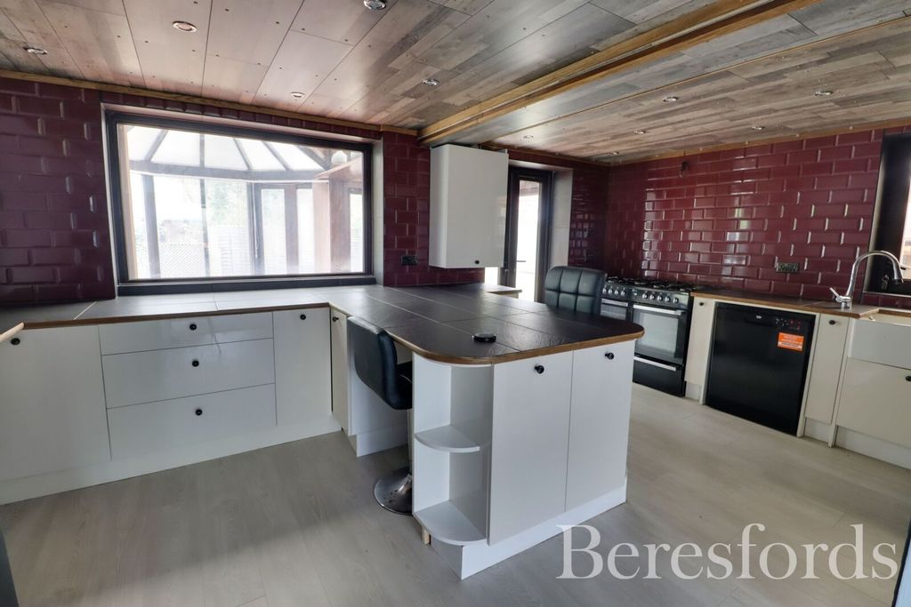 Property photo 2 of 21 Picture No. 23