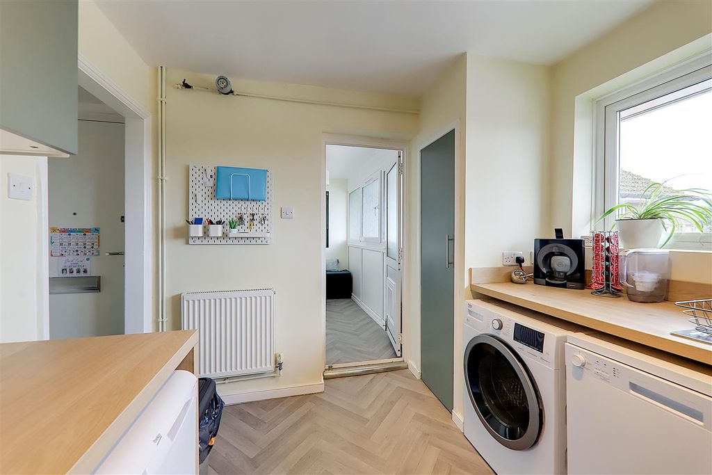 Property photo 3 of 11 Img_2039-Img_2041.Jpg