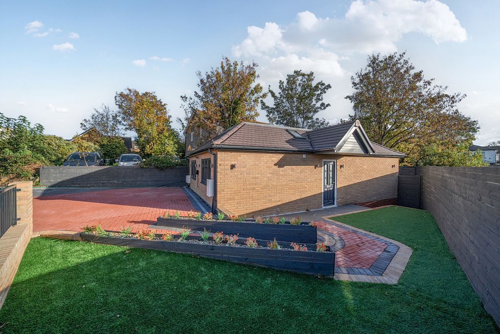 Property photo 1 of 23 External