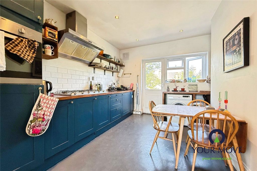 Property photo 3 of 12 Kitchen