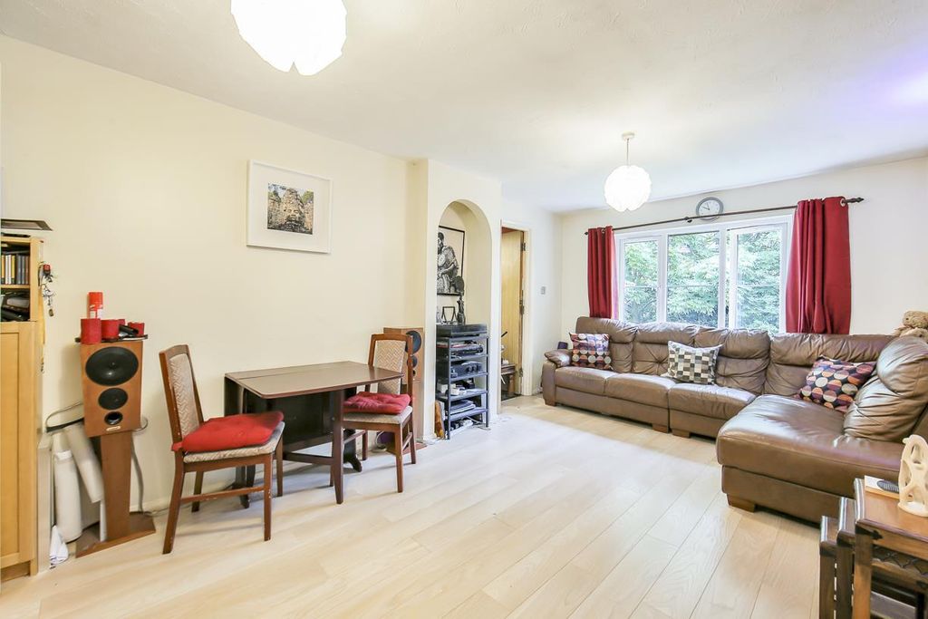 Property photo 2 of 8