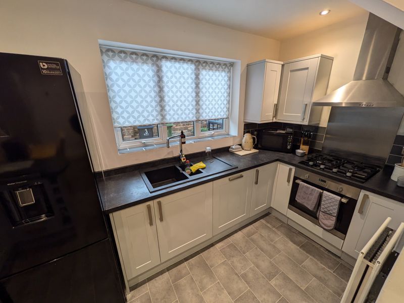 Property photo 3 of 11 Kitchen 1