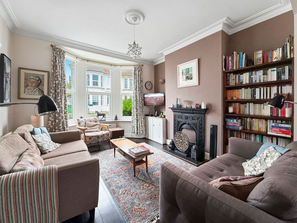 Property photo 2 of 17