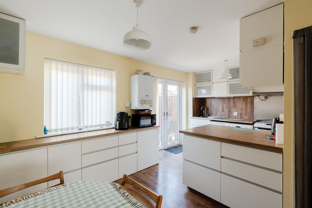Property photo 2 of 17 Photo 9