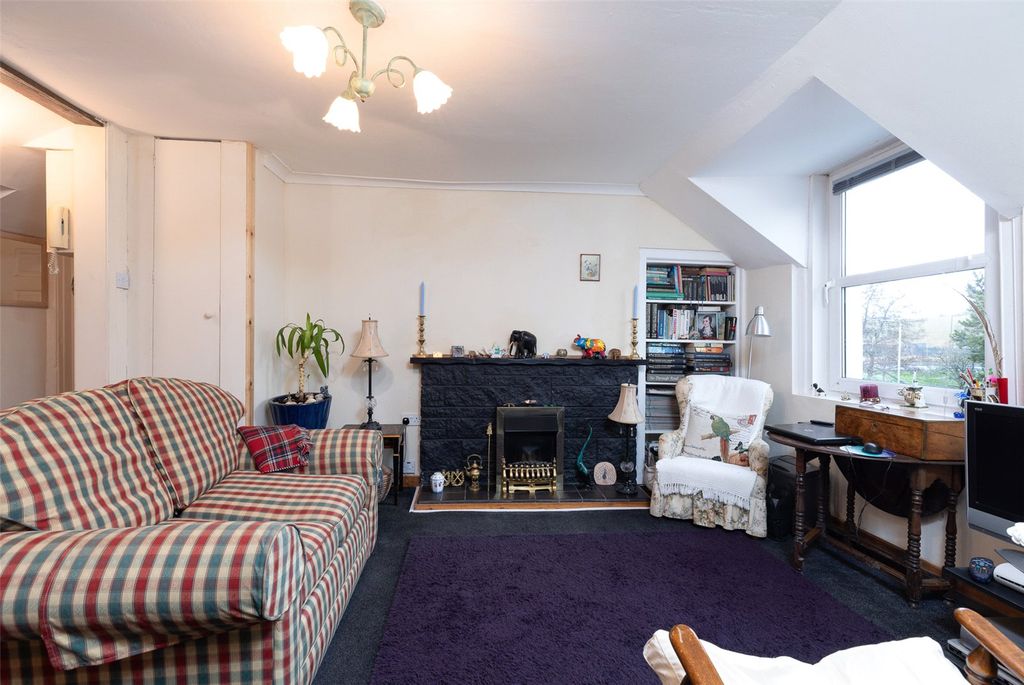 Property photo 2 of 12 Living/Diner