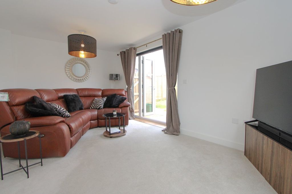 Property photo 2 of 25