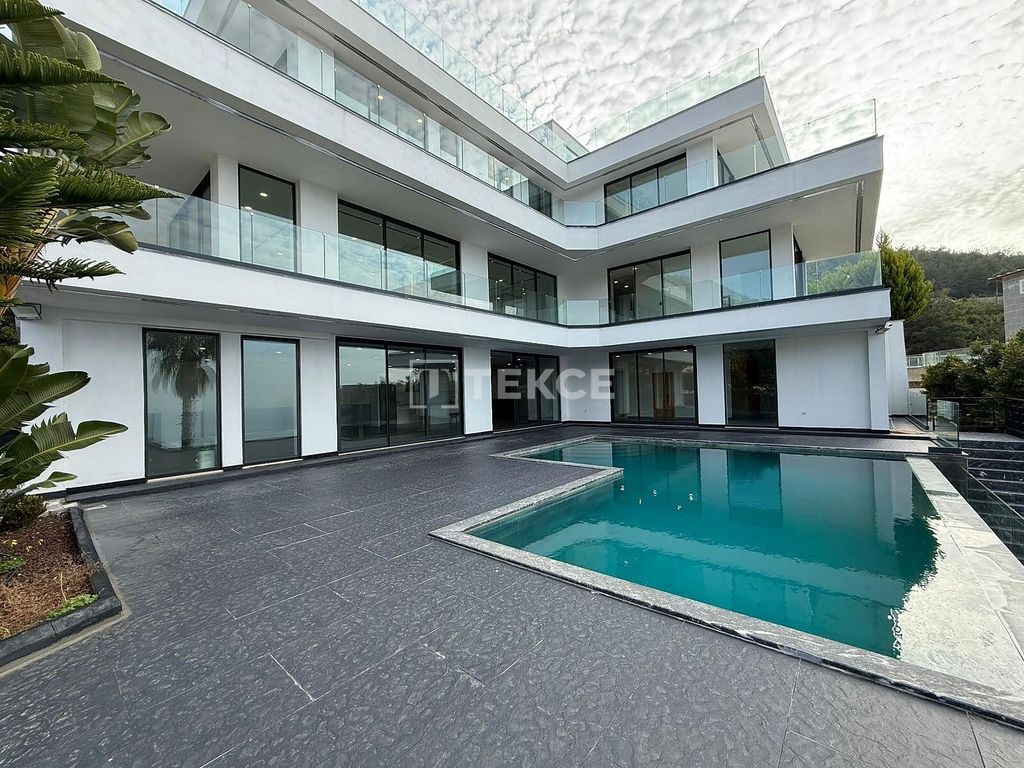 Property photo 2 of 53