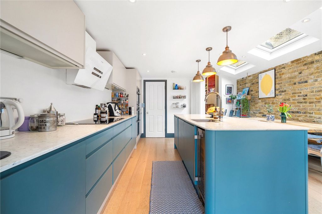 Property photo 3 of 22 Kitchen