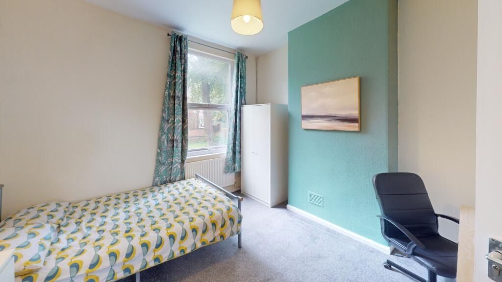 Property photo 1 of 10 Bright And Cozy Single Bedroom Featuring A Comfort...