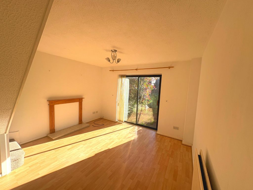Property photo 2 of 7 Living Room