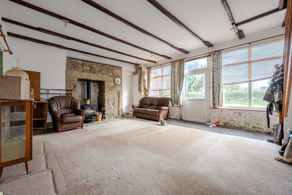Property photo 2 of 22 1526295-8-6Ab69Db...