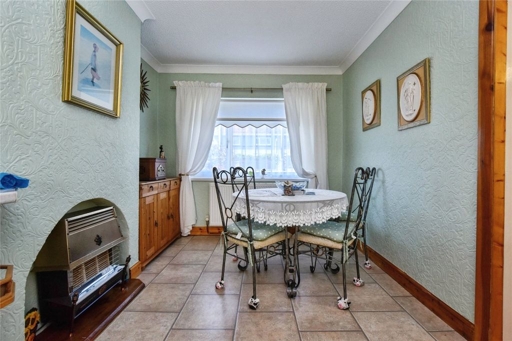 Property photo 2 of 19 Picture No. 32