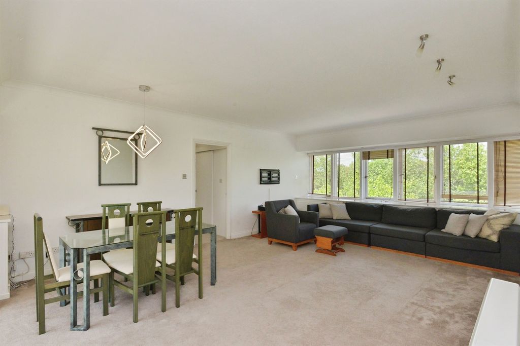Property photo 3 of 23