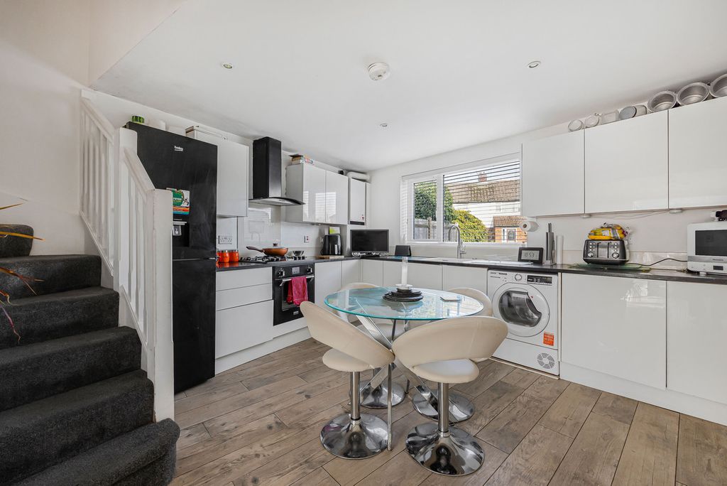 Property photo 3 of 16