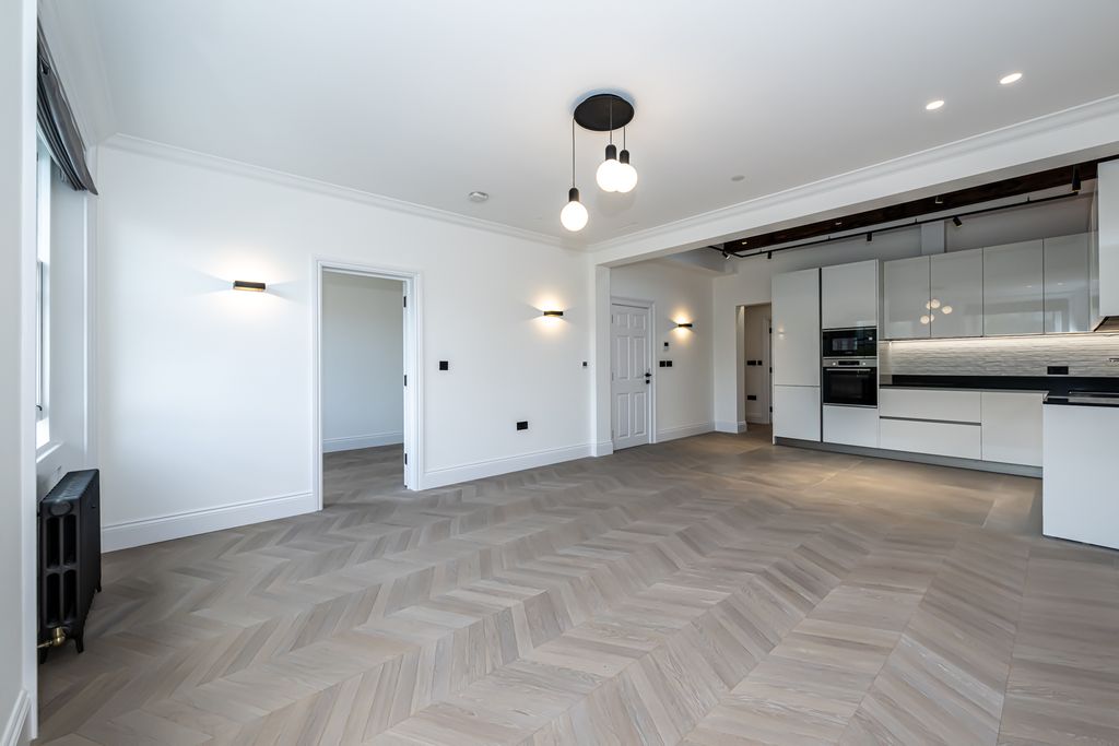 Property photo 3 of 17 Queens Gate 5 57-010 Lr