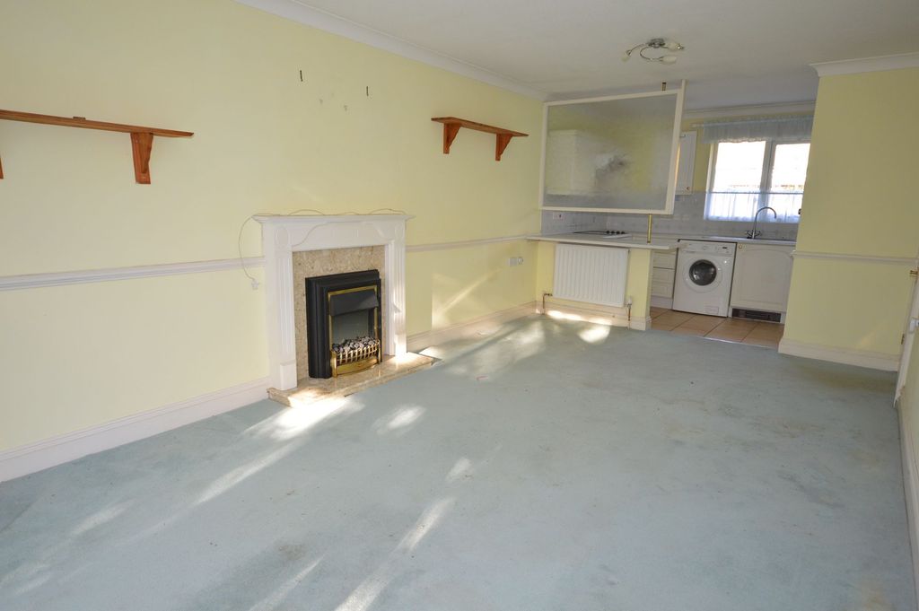 Property photo 3 of 11 Sitting Room