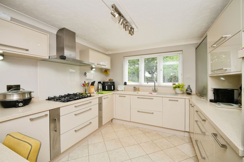 Property photo 2 of 17