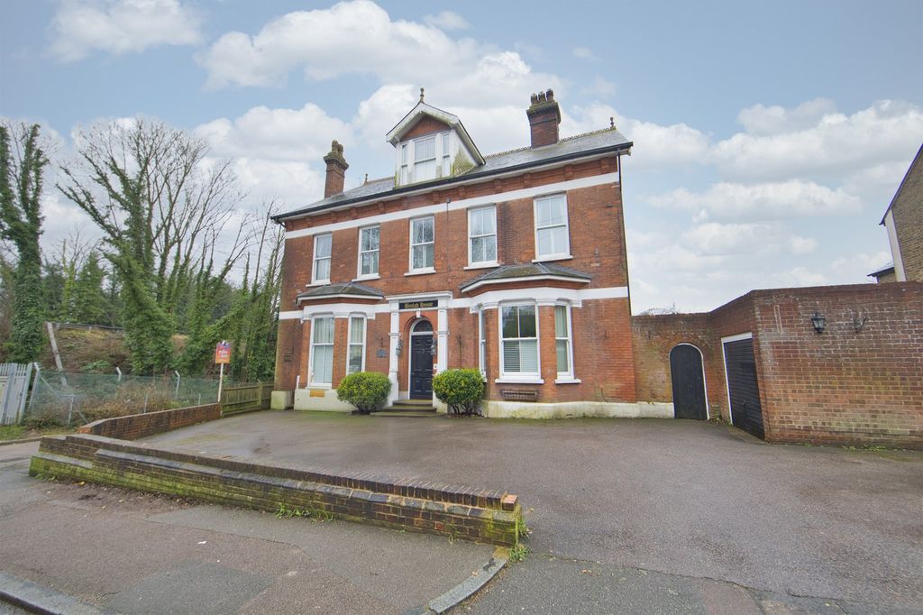 Property photo 3 of 12 Picture 3