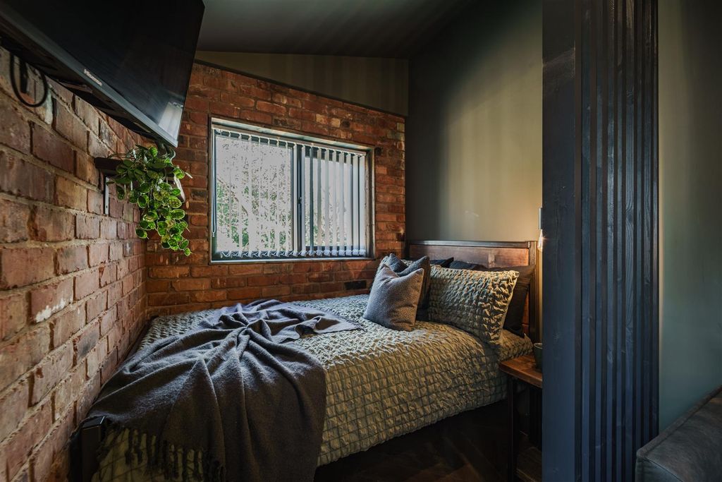 Property photo 1 of 11 020-A7R07842-Hdr.Jpg