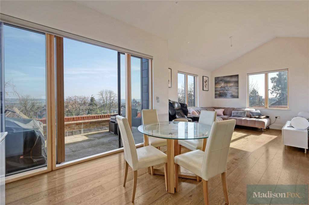 Property photo 2 of 39 Picture No. 48