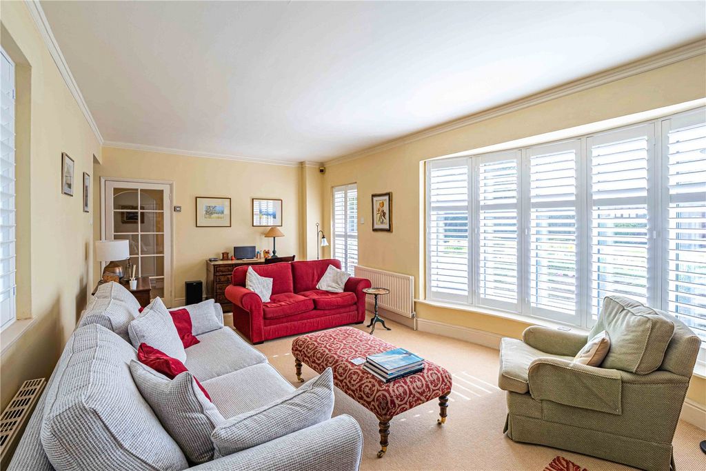 Property photo 3 of 32 Picture No. 12