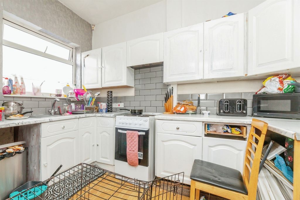 Property photo 2 of 14