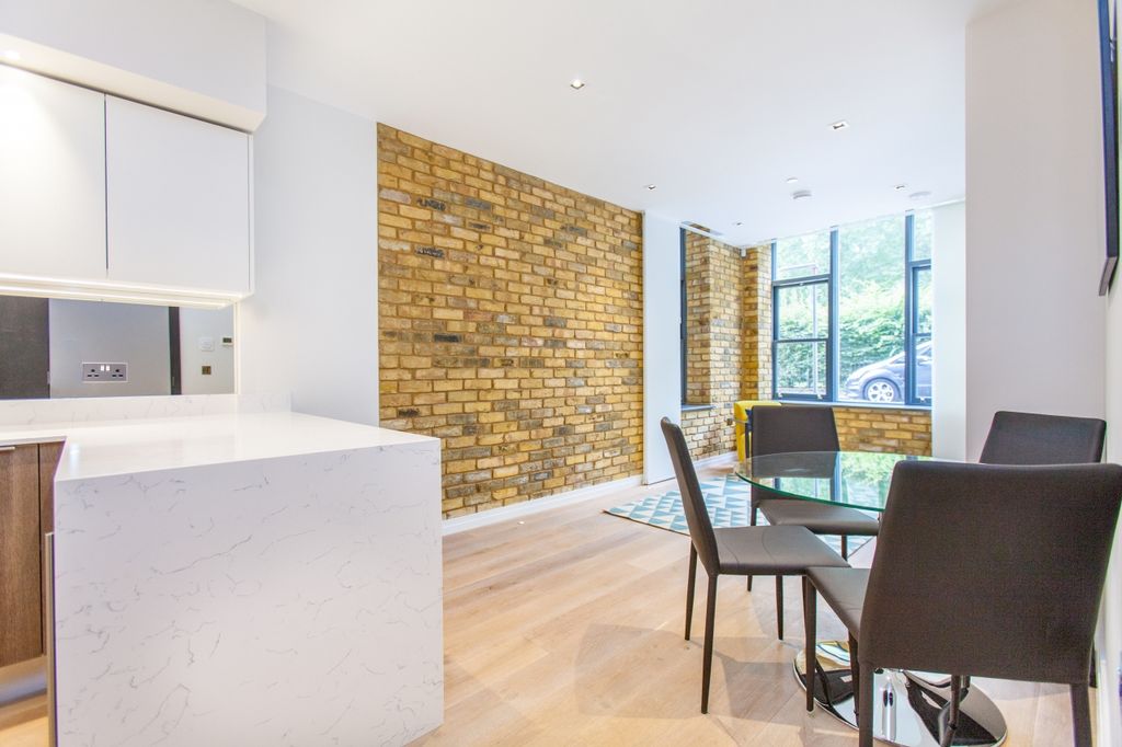 Property photo 1 of 8 Living