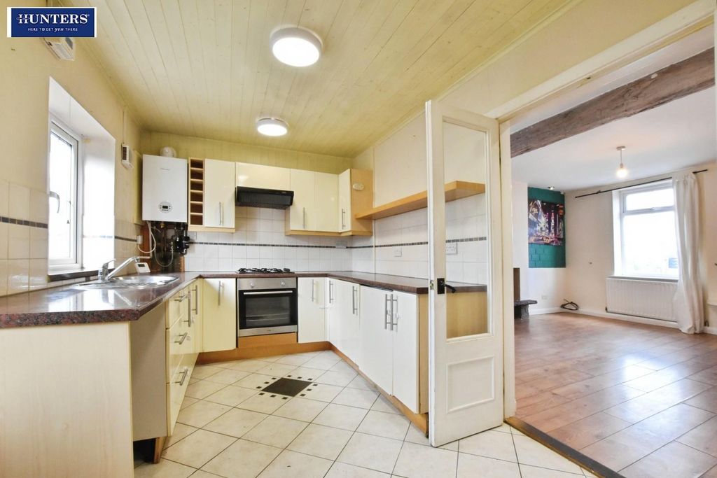 Property photo 1 of 11 Kitchen