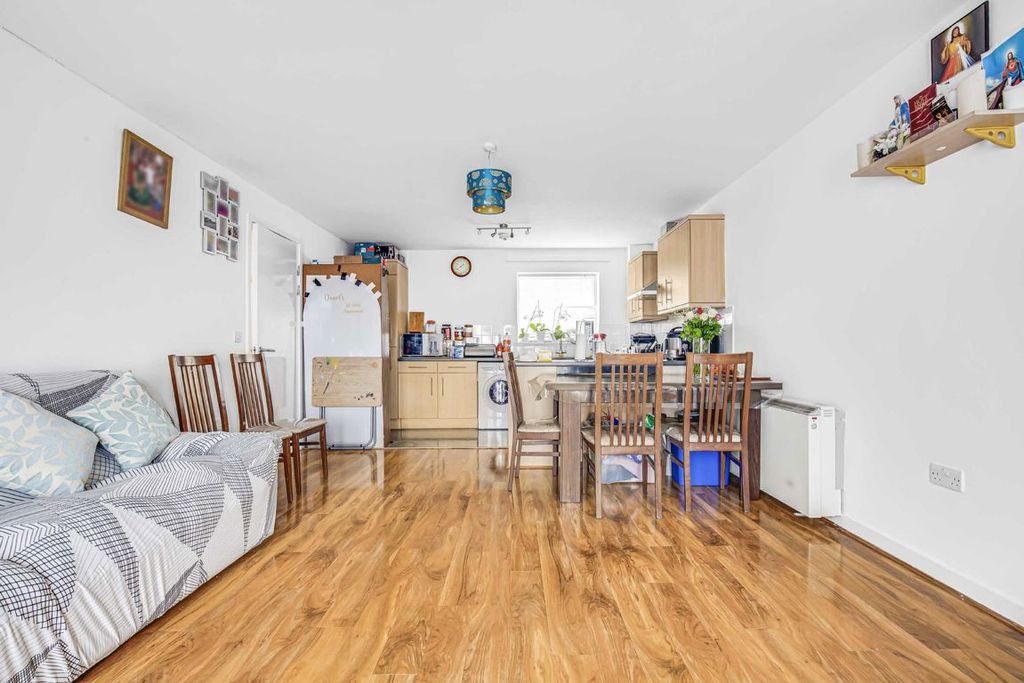 Property photo 3 of 6