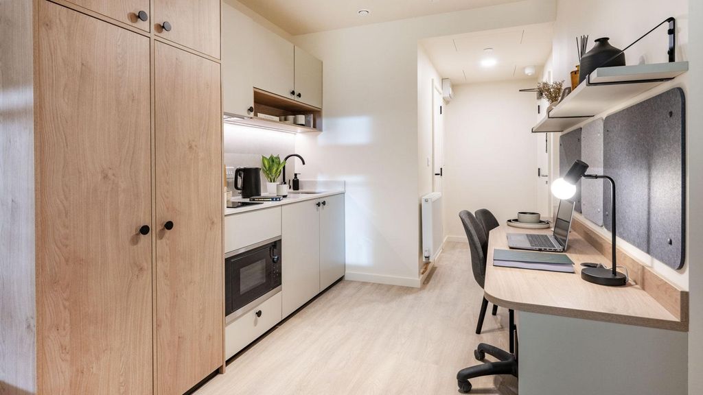 Property photo 1 of 21