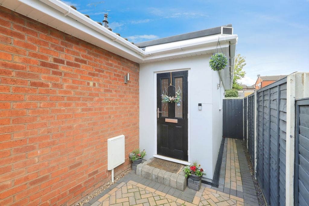 Property photo 3 of 17 Photo