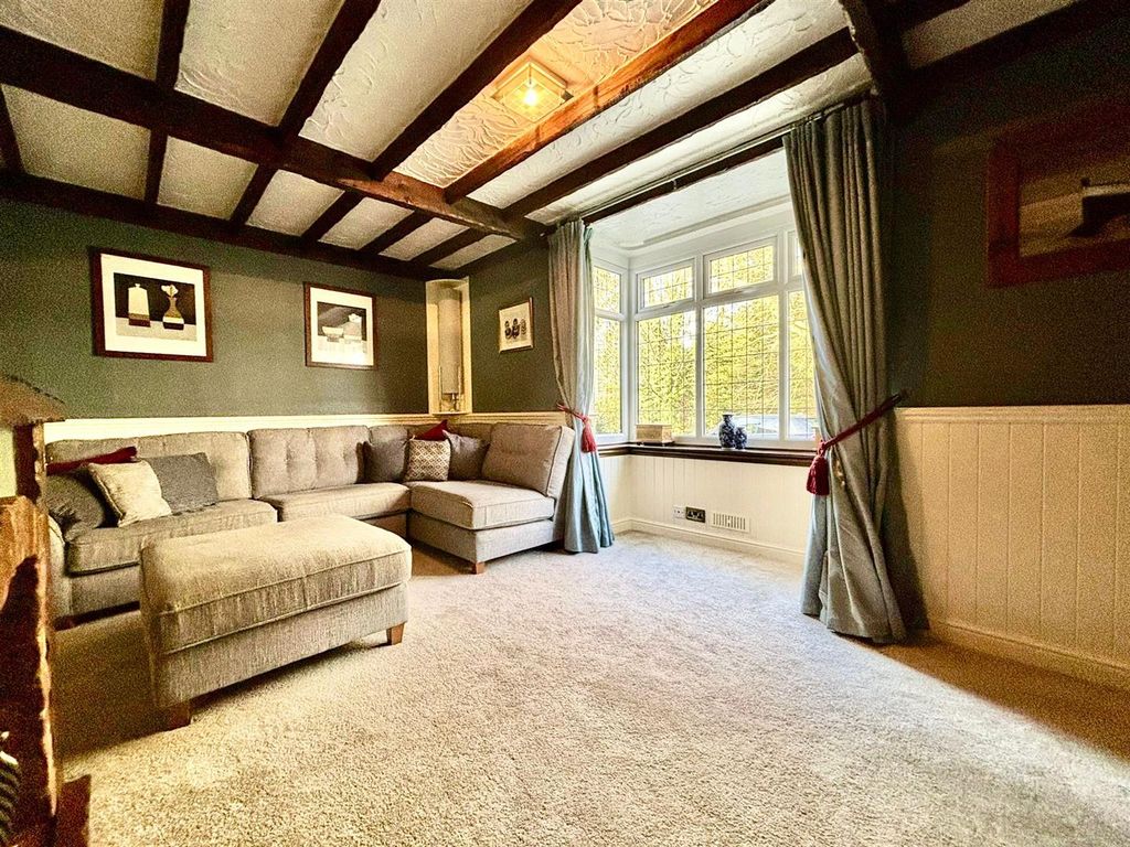 Property photo 3 of 16 Lounge