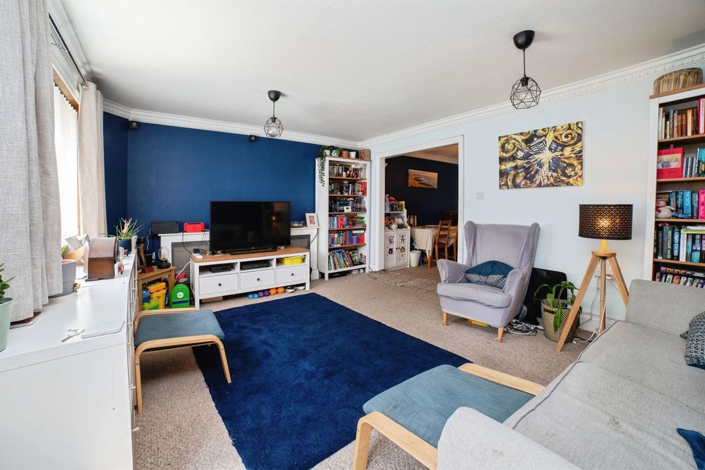 Property photo 3 of 17