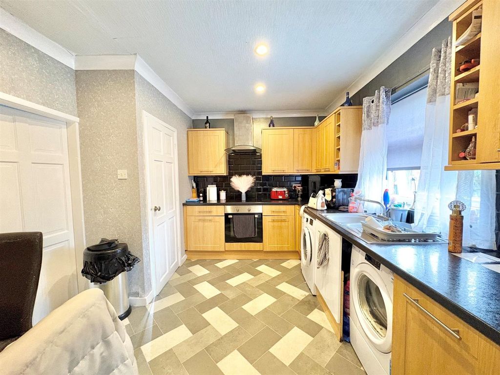 Property photo 3 of 9 Kitchen.Jpg