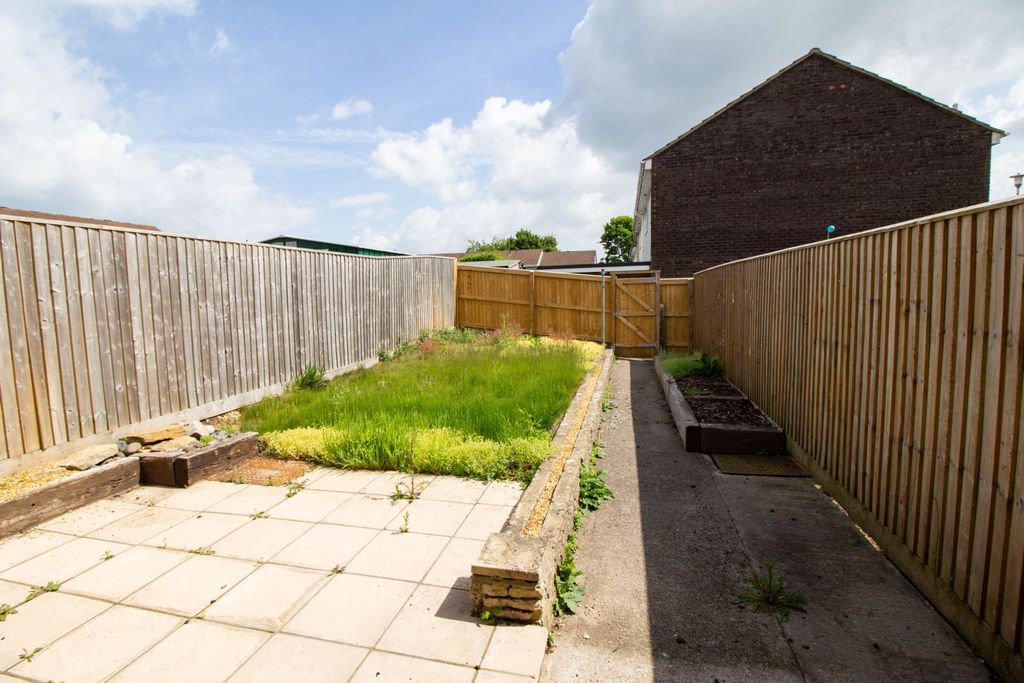 Property photo 2 of 8
