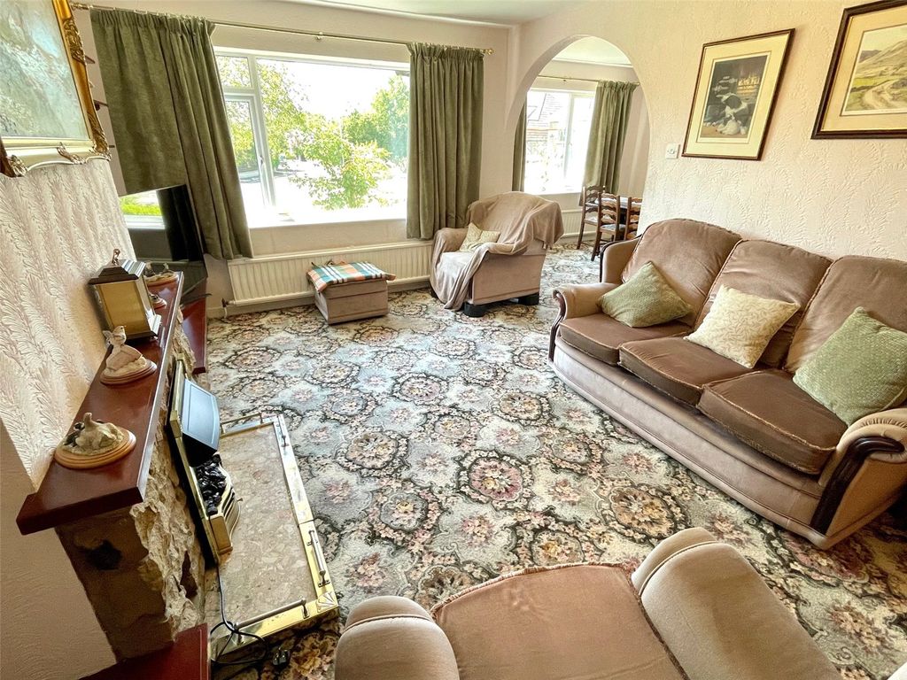 Property photo 2 of 19 Living/Dining Room