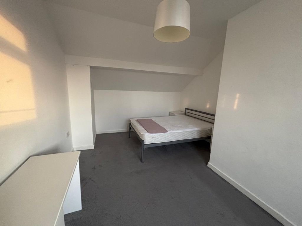 Property photo 3 of 9 Bright And Inviting Double Bedroom Featuring Ample...