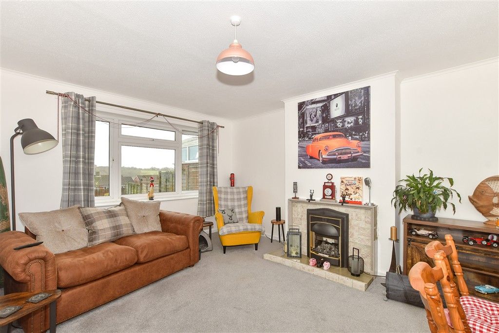 Property photo 2 of 8 Lounge