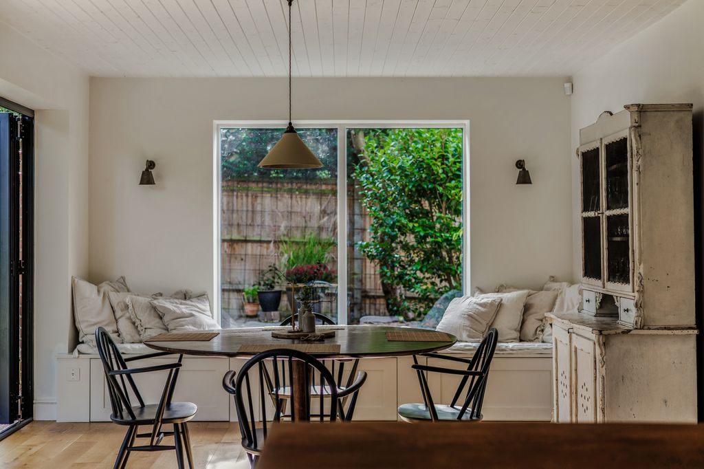 Property photo 2 of 27